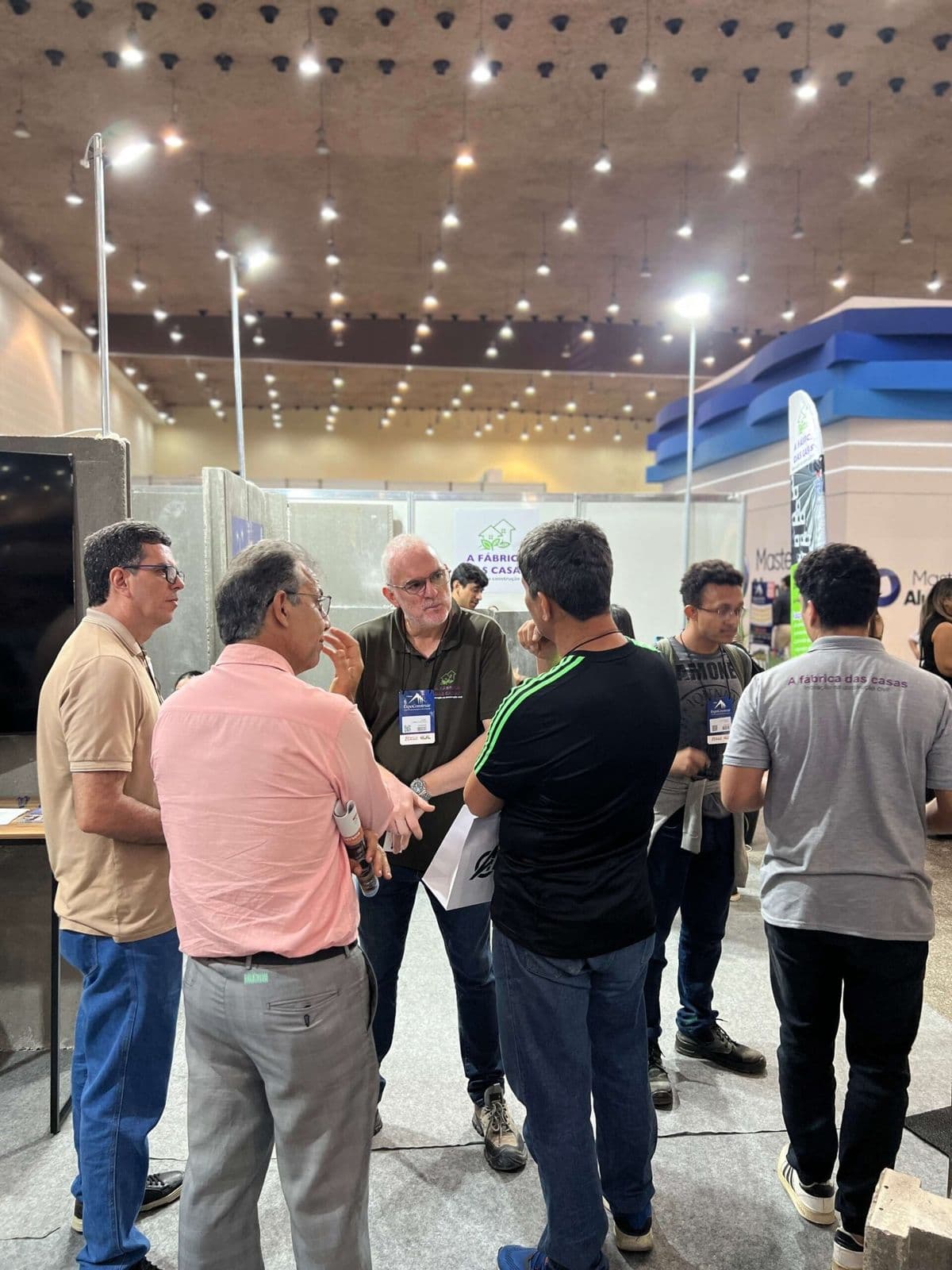 Estande AFDC na ExpoConstruir 2025 com visitantes.