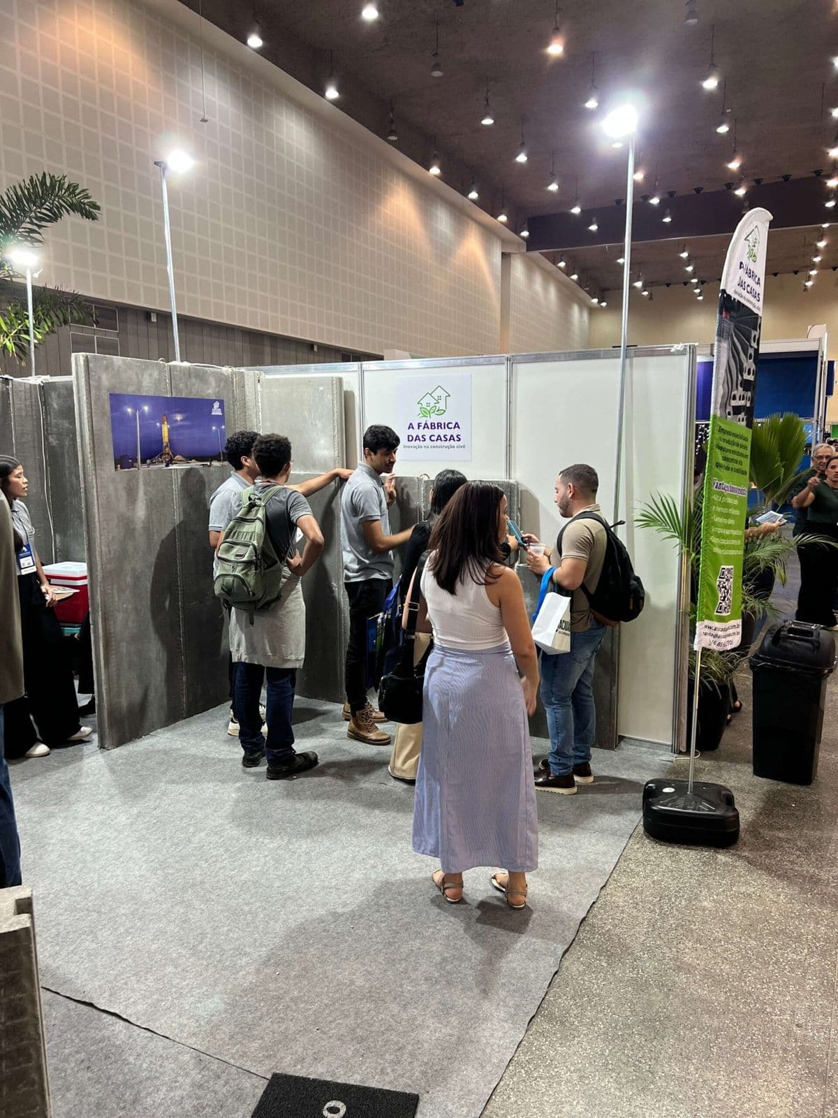Público no estande da AFDC durante a ExpoConstruir 2025.