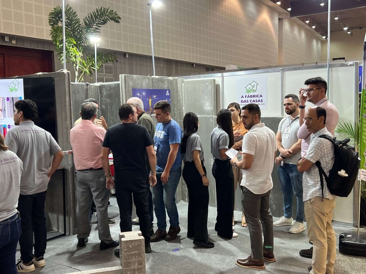 Movimento de visitantes na ExpoConstruir 2025.