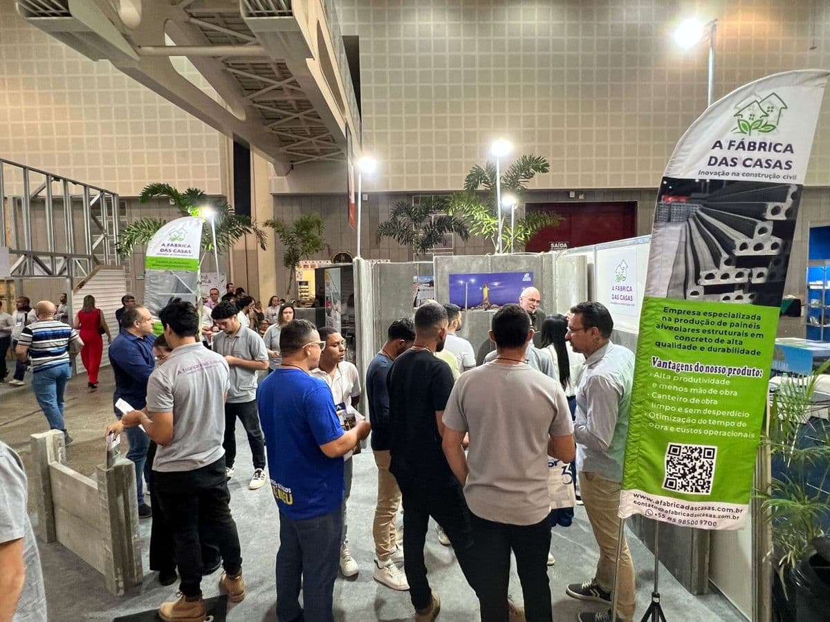 Apresentação no estande AFDC na ExpoConstruir 2025.
