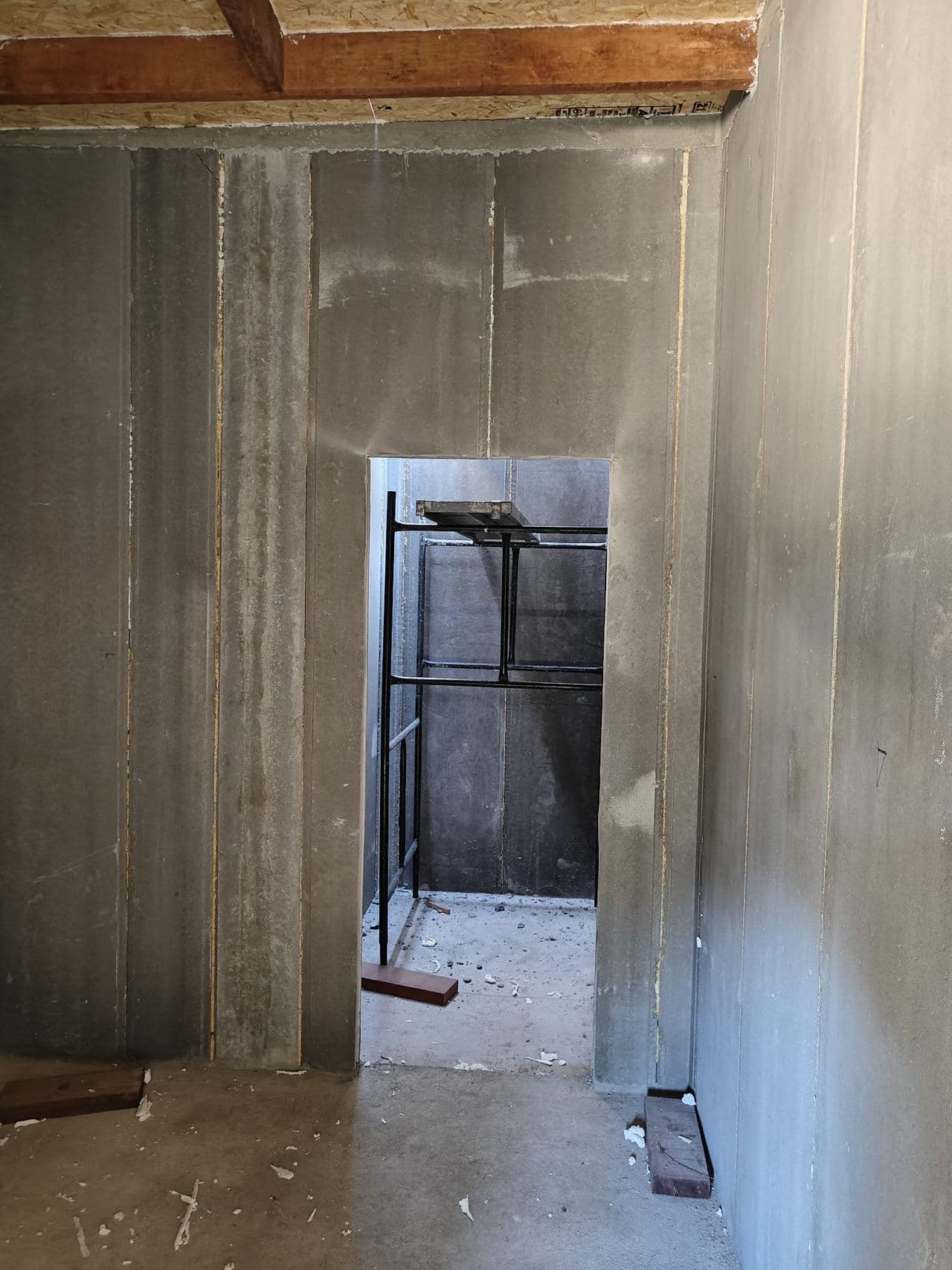Circulação interna de galpão em painéis WALL90.